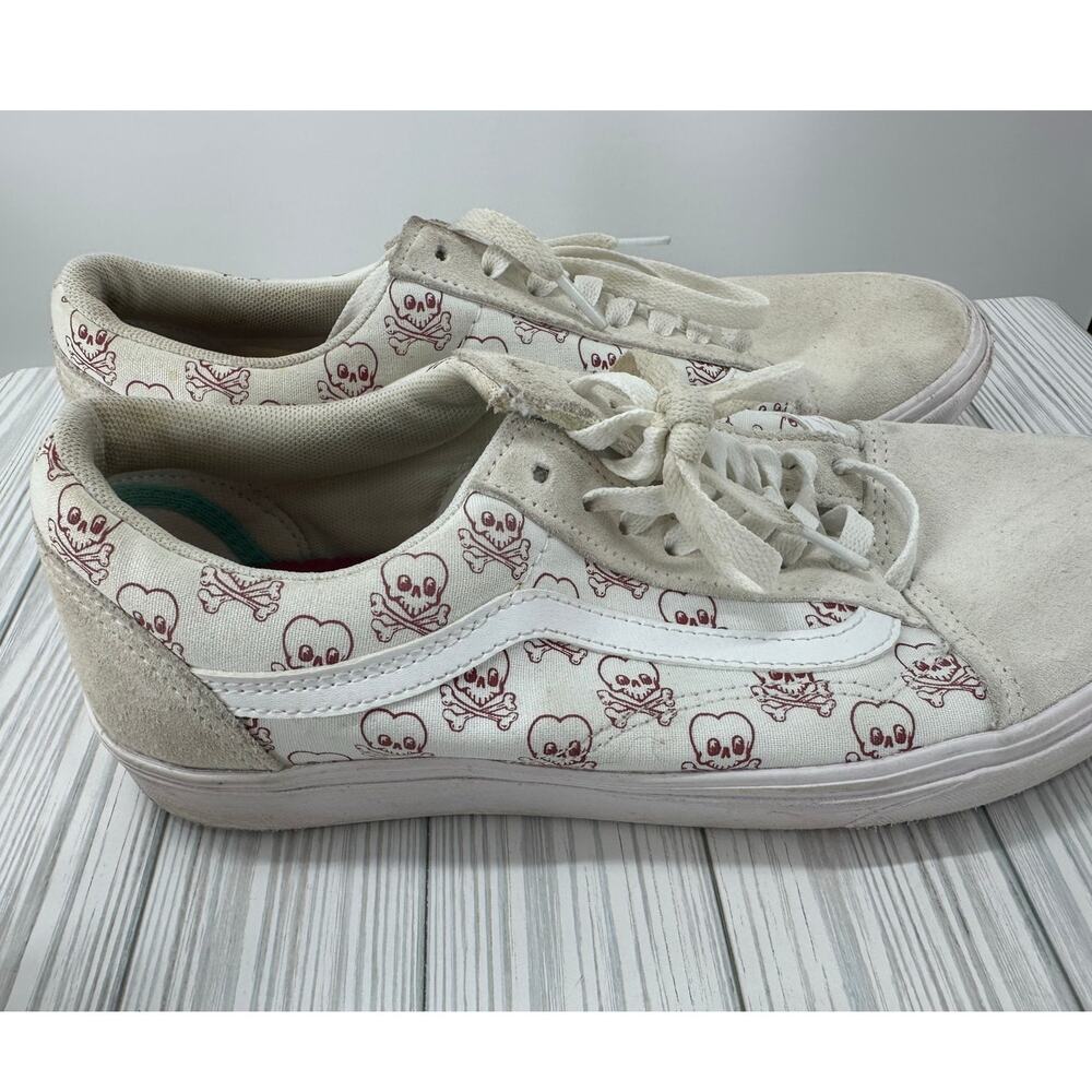 Vans Comfycush Old Skool Coldhearted‎ M 10.5/ W 12 True White Red Skull Sneakers